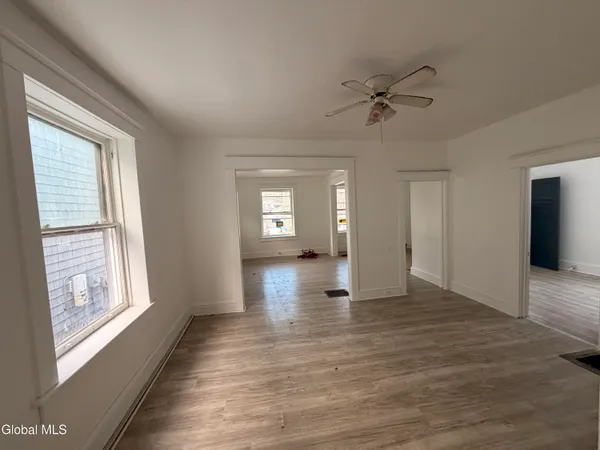 $1,300 | 21-23 Jackson Street, Amsterdam, NY 12010