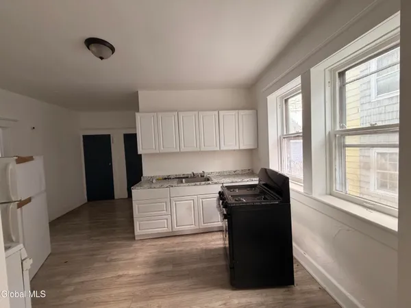 $1,300 | 21-23 Jackson Street, Amsterdam, NY 12010