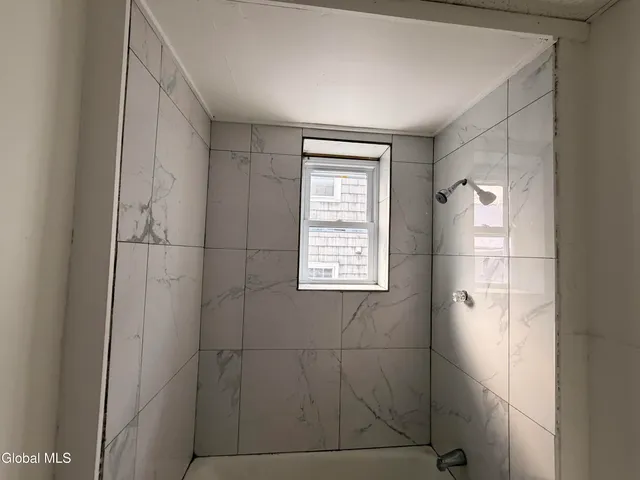 $1,200 | 21-23 Jackson Street, Amsterdam, NY 12010