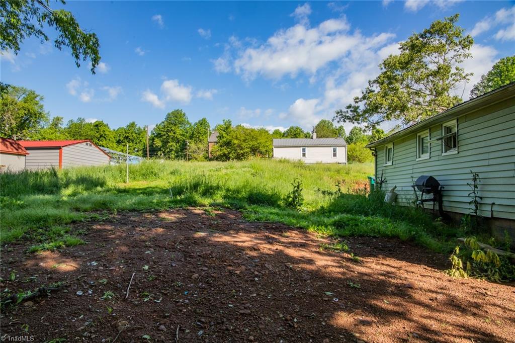 114 Mathis Street Jonesville, NC 28642 - Photo 4 of 40 Gallery Image 4