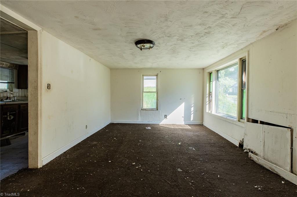 114 Mathis Street Jonesville, NC 28642 - Photo 6 of 40 Gallery Image 6