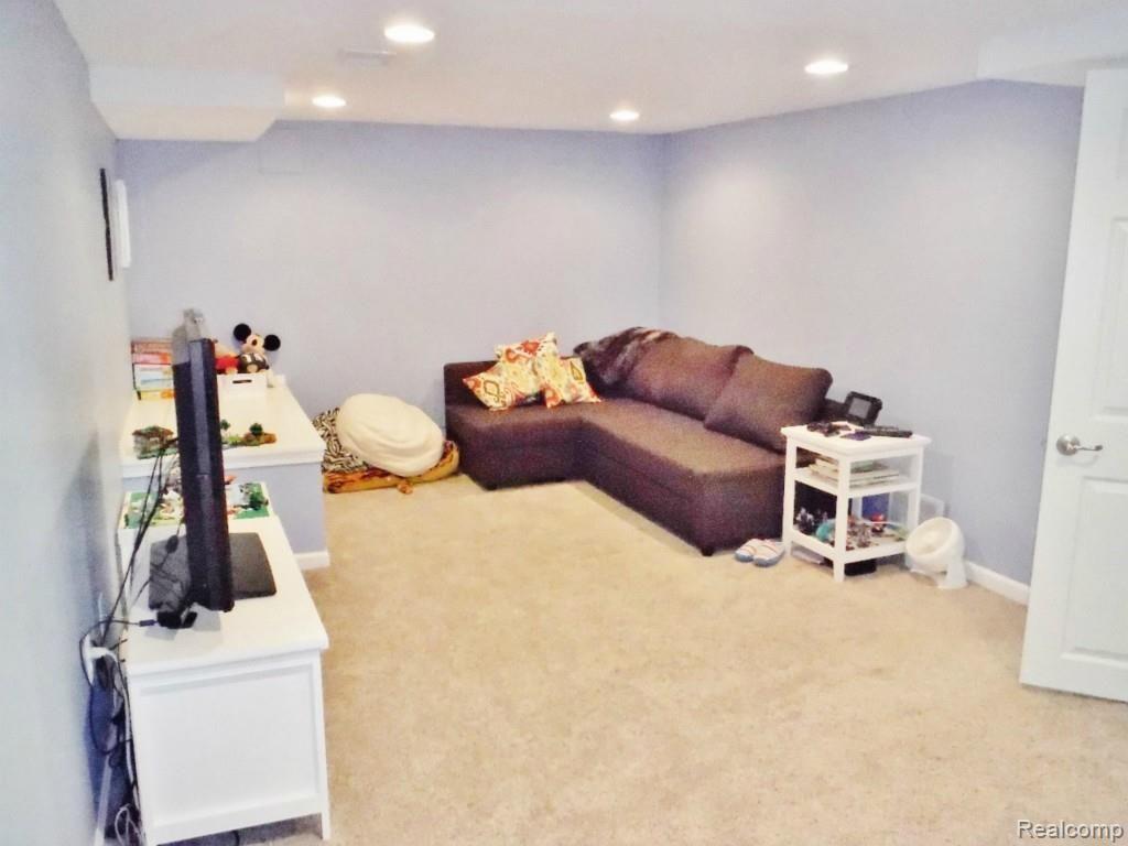 18281 Fernlea Drive Macomb, MI 48044 - Photo 48 of 55 50.jpg