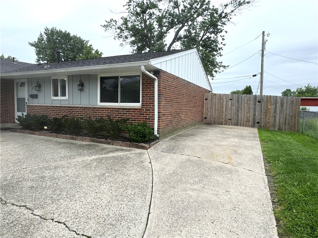 6501 Hemingway Road Huber Heights, OH 45424 - Photo 3 of 44