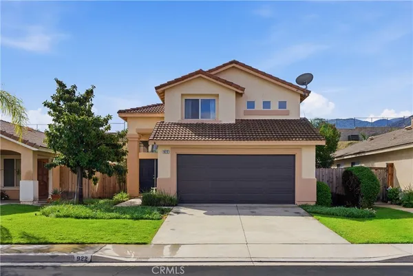 $725,000 | 922 Naples Drive, Corona, CA 92882