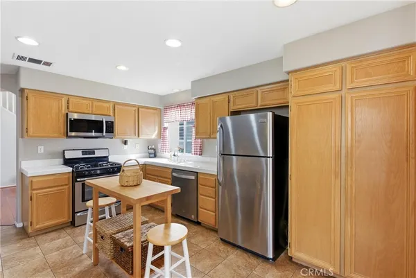 $725,000 | 922 Naples Drive, Corona, CA 92882