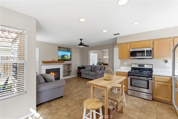 $725,000 | 922 Naples Drive, Corona, CA 92882