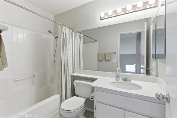 $725,000 | 922 Naples Drive, Corona, CA 92882