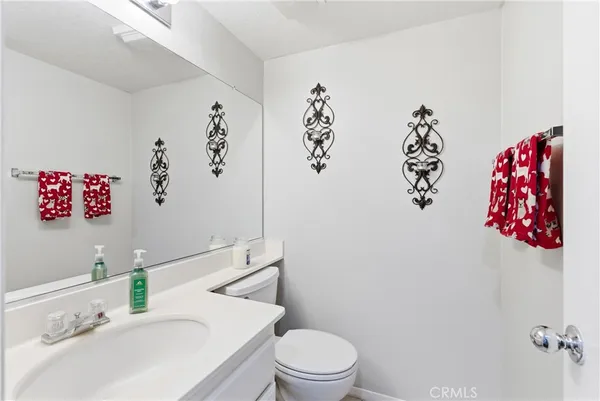 $725,000 | 922 Naples Drive, Corona, CA 92882