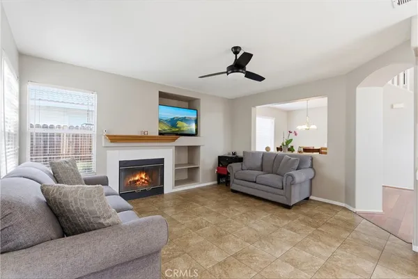 $725,000 | 922 Naples Drive, Corona, CA 92882