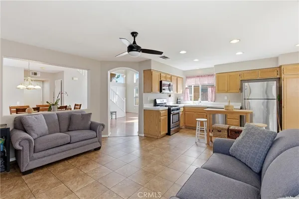 $725,000 | 922 Naples Drive, Corona, CA 92882