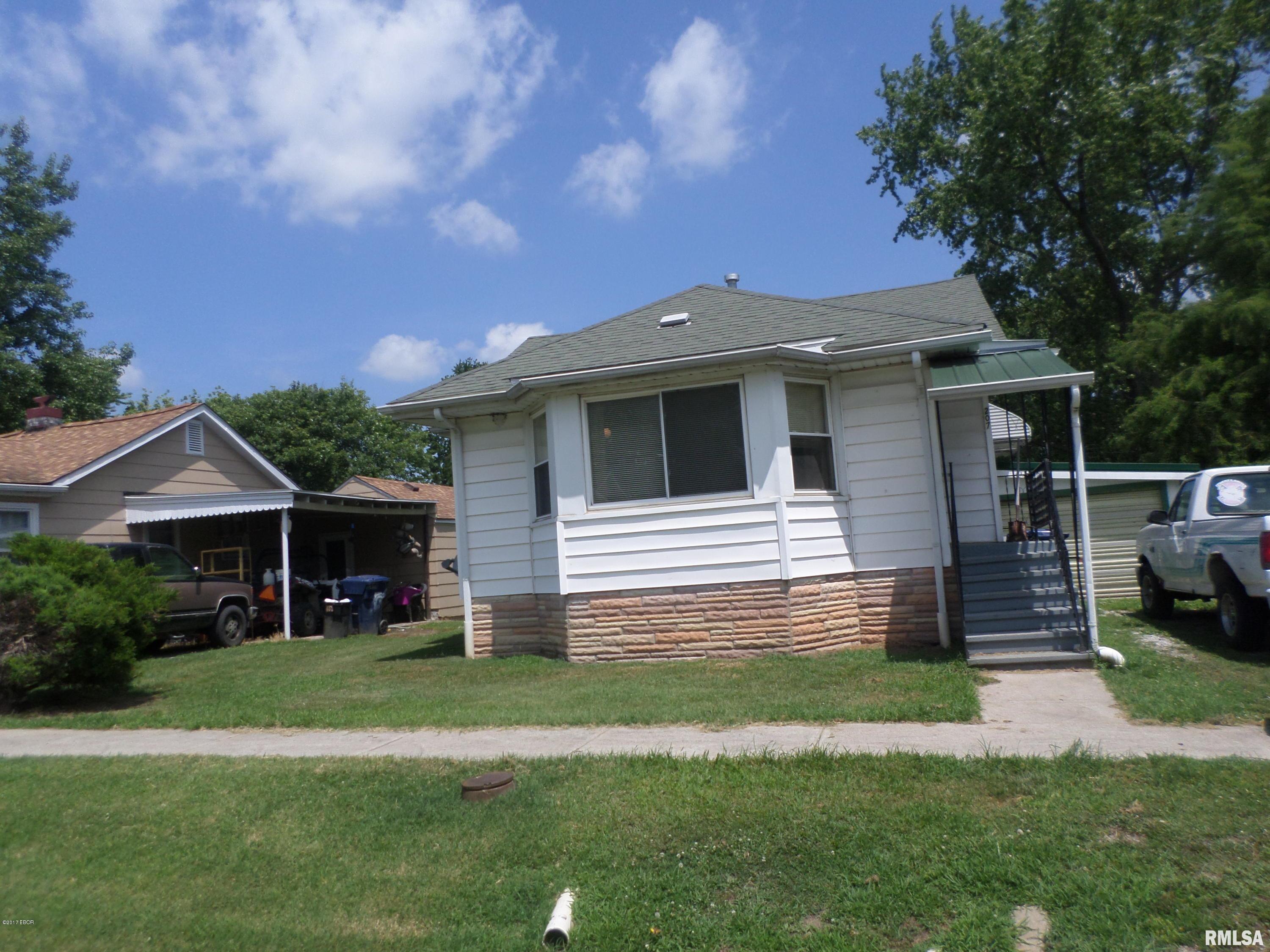 207 Wilson Street Valier, IL 62891 - Photo 1 of 22 Gallery Image 1
