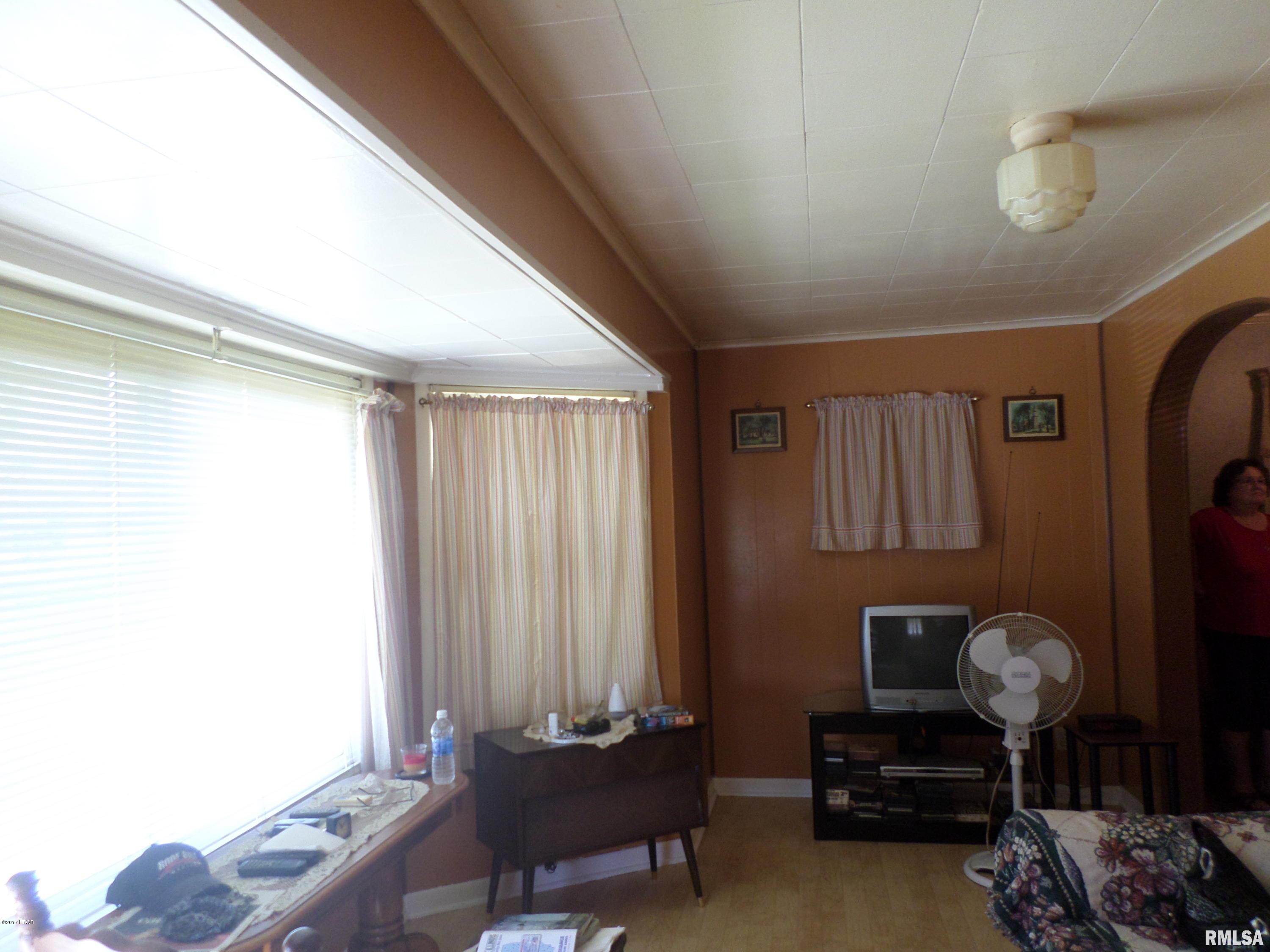 207 Wilson Street Valier, IL 62891 - Photo 17 of 22 Gallery Image 17