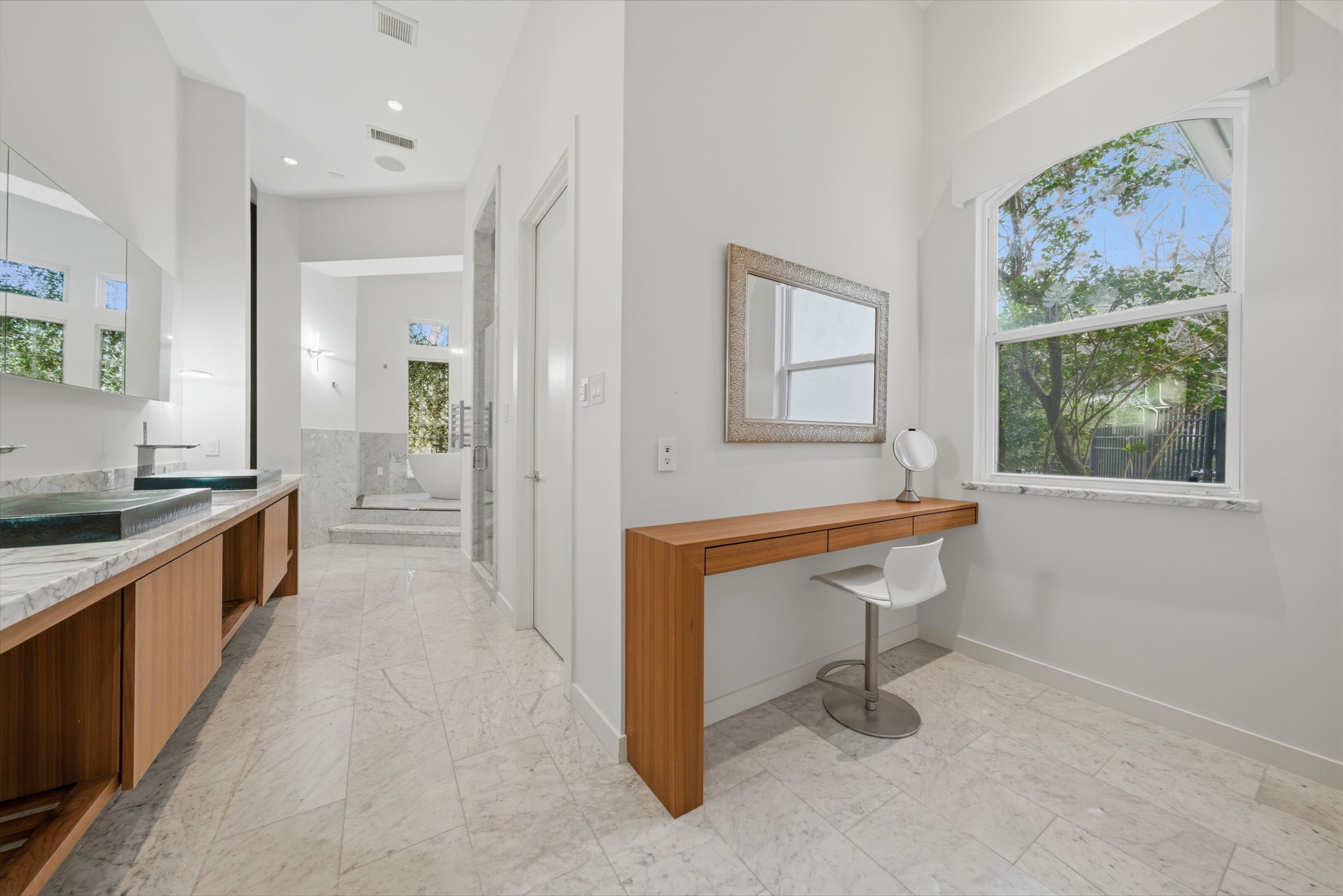 3 Farington Way The Woodlands, TX 77382 - Photo 21 of 49 a bathroom with a sink a bathtub and a view of bathroom
