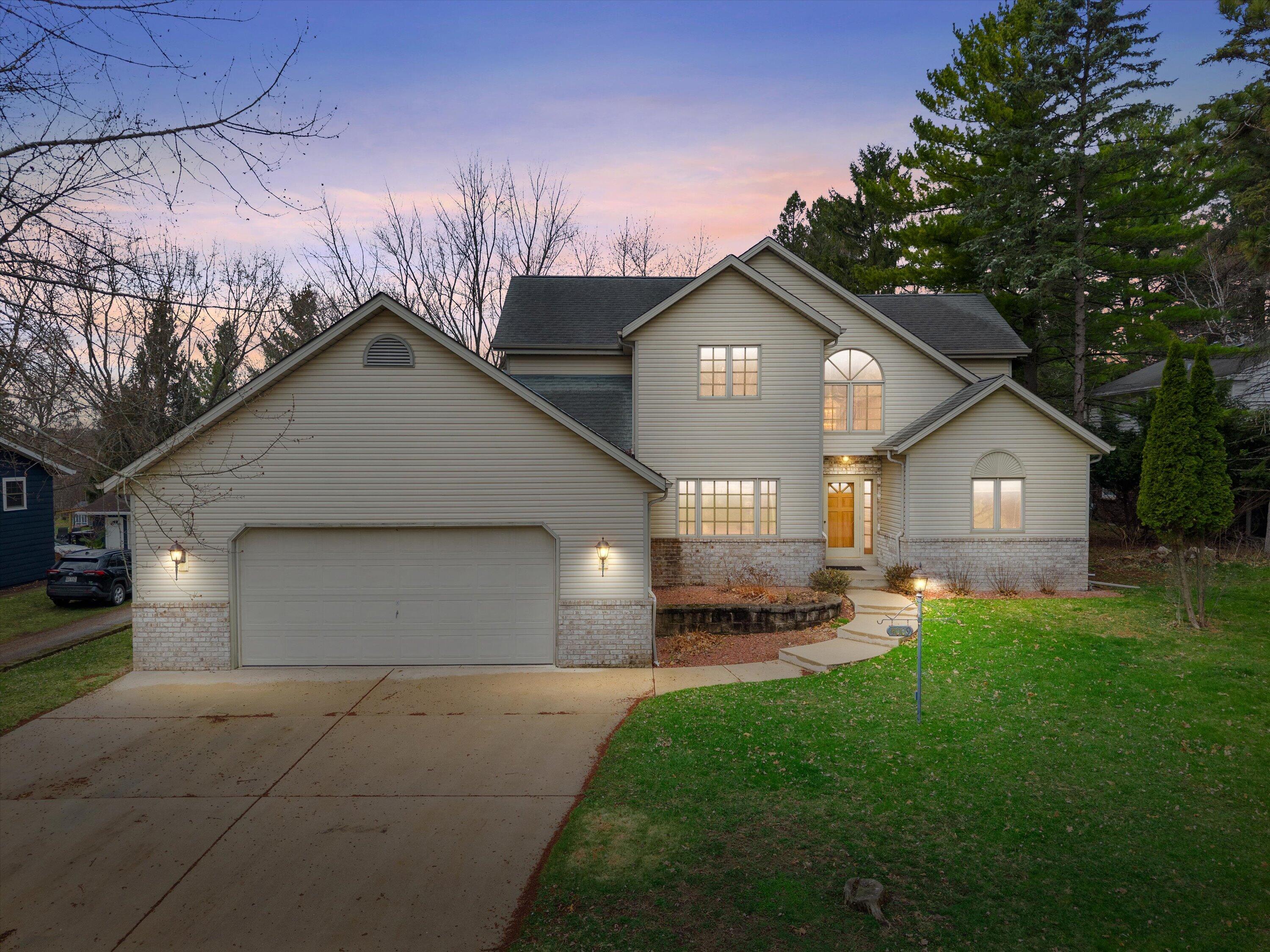 4009 Hickory Knoll Road Delafield, WI 53029 - Photo 2 of 43 Twilight Image