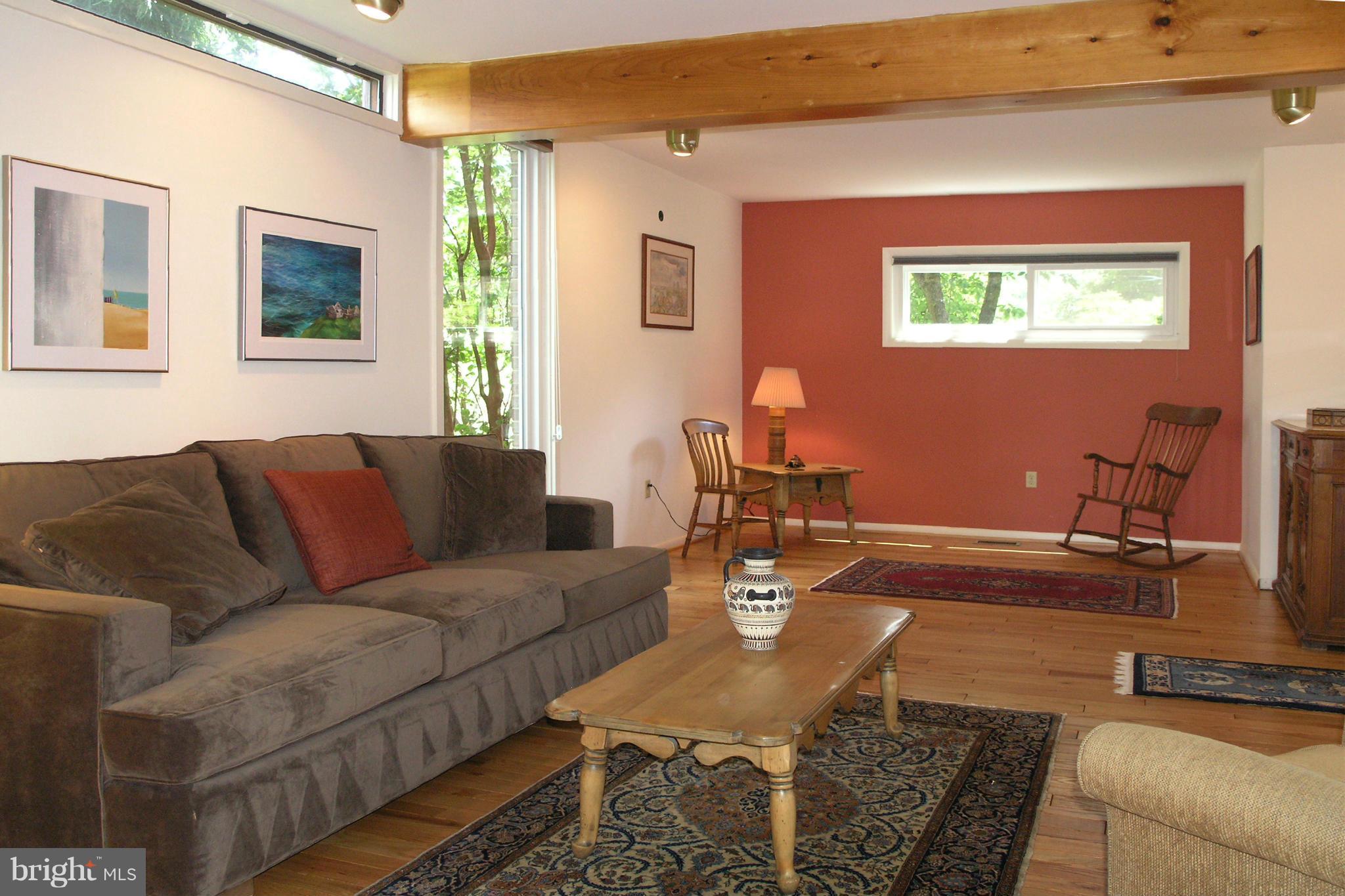 11218 Wedge Drive Reston, VA 20190 - Photo 4 of 29 Living Room