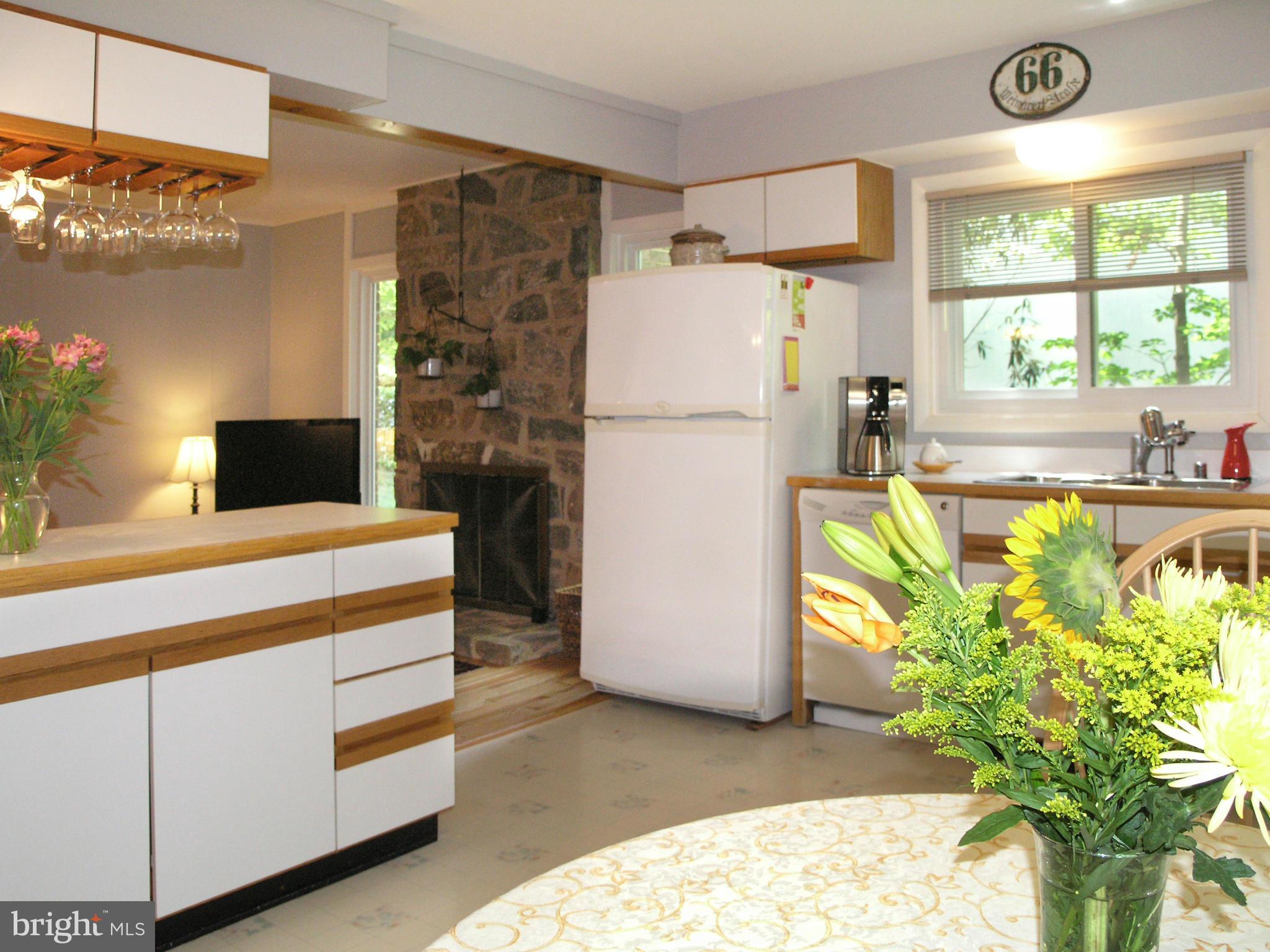 11218 Wedge Drive Reston, VA 20190 - Photo 7 of 29 Kitchen