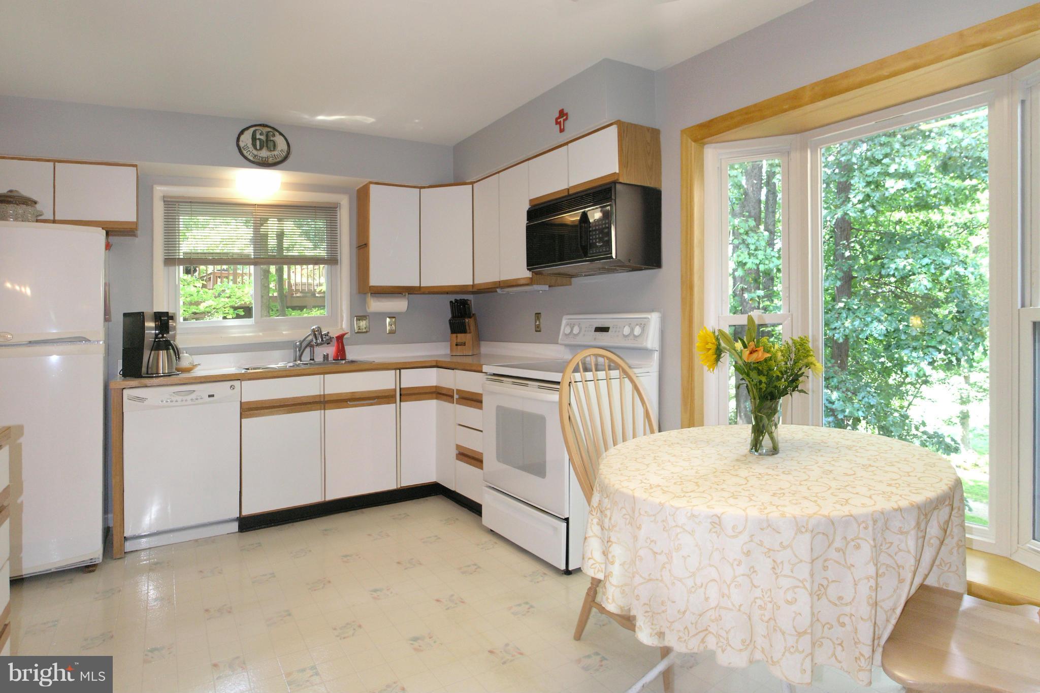 11218 Wedge Drive Reston, VA 20190 - Photo 8 of 29 Kitchen