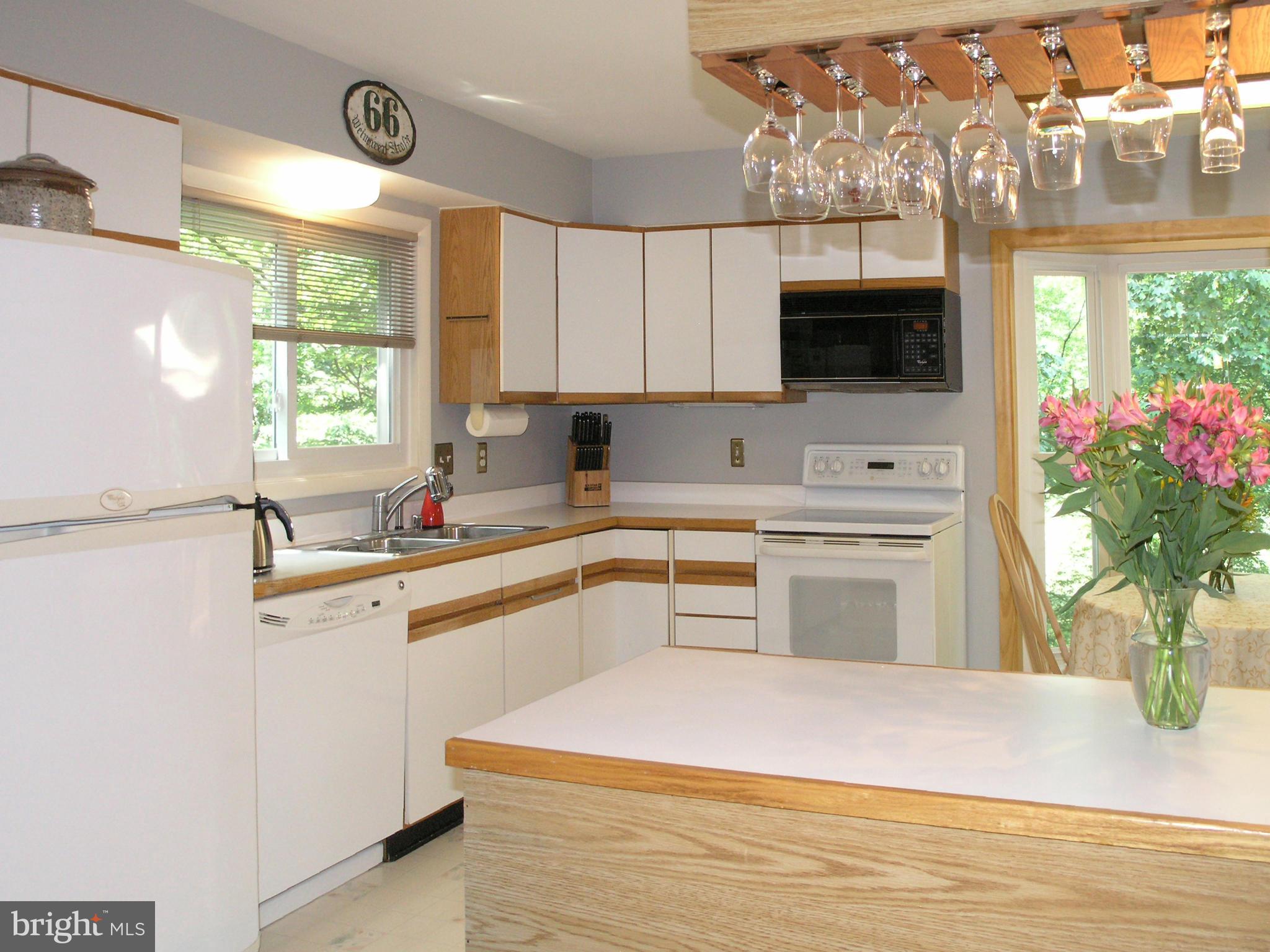 11218 Wedge Drive Reston, VA 20190 - Photo 9 of 29 Kitchen