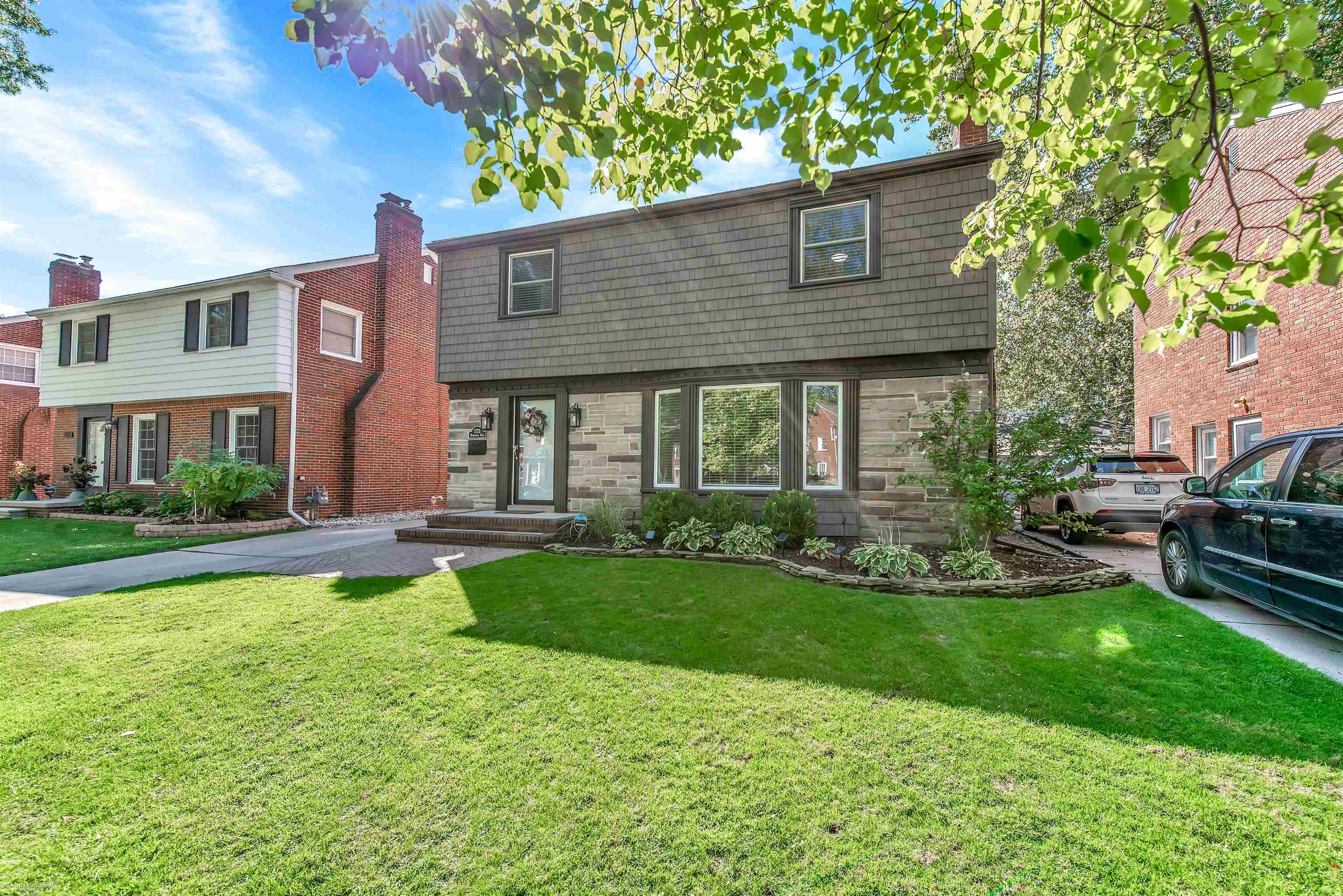 1725 Newcastle Road Grosse Pointe Woods, MI 48236 - Photo 1 of 37