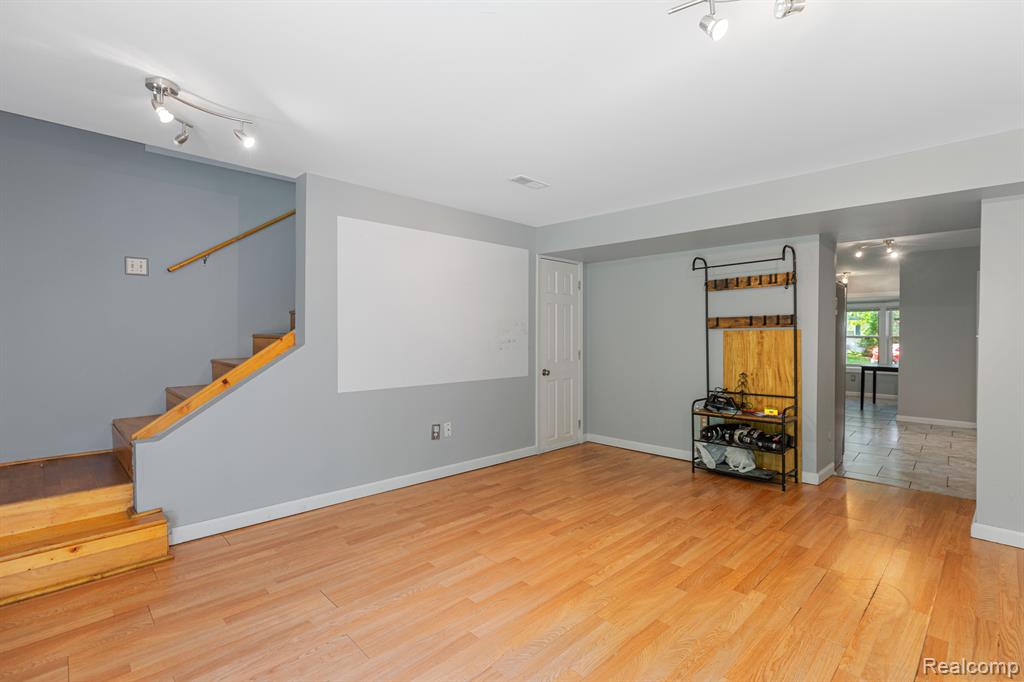 2685 Simpson Drive Rochester Hills, MI 48309 - Photo 19 of 29