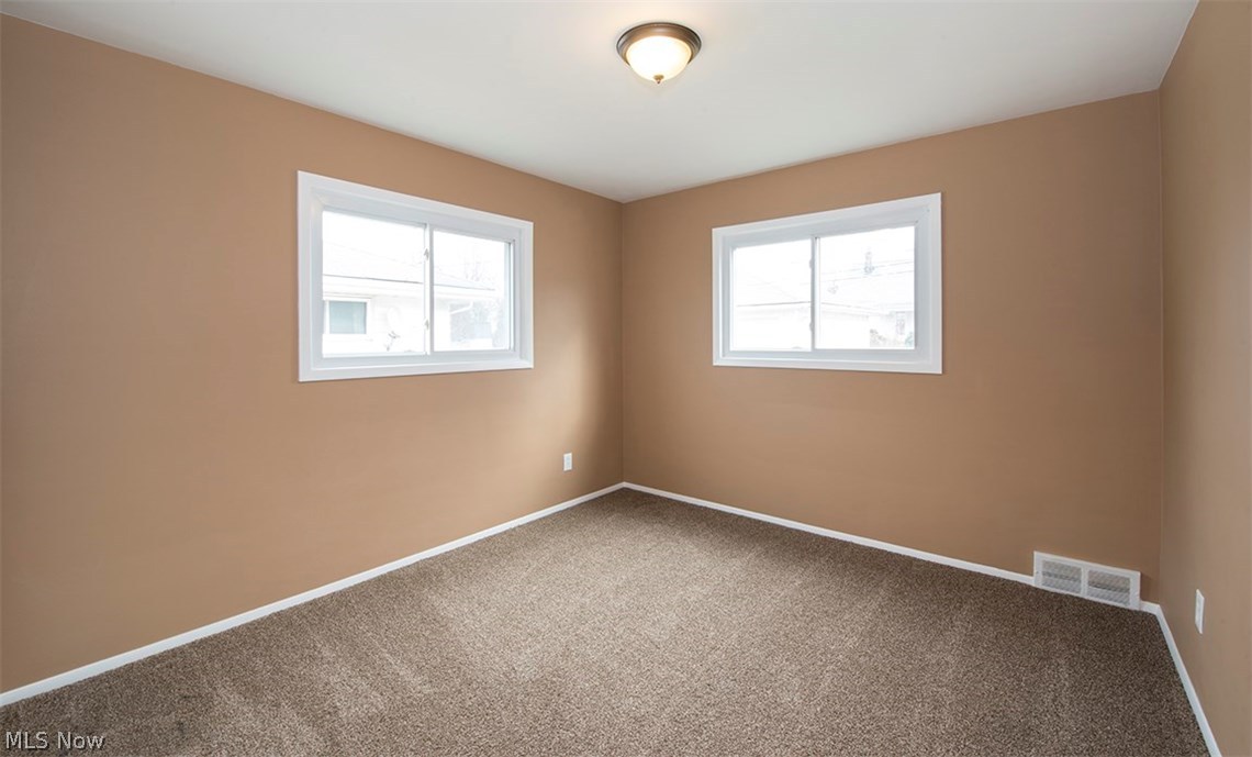 11436 Hempstead Road Garfield Heights, OH 44125 - Photo 10 of 30
