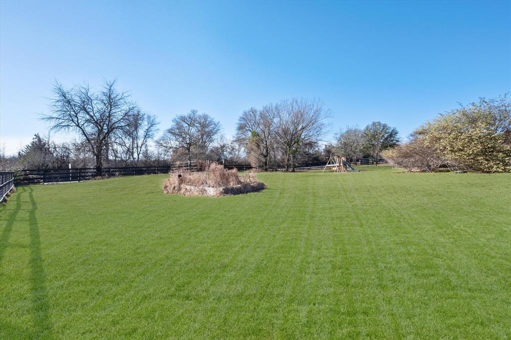 100 Ruth Court Aledo, TX 76008 - Photo 38 of 40 a front view of a house with a yard
