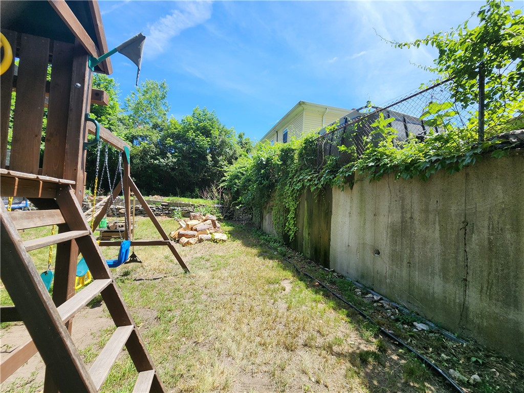 82 Larch Street Pawtucket, RI 02860 - Photo 6 of 7