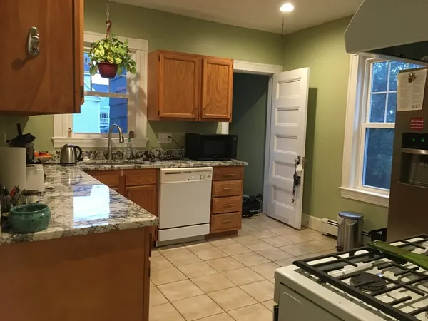 $3,050 | 90 Dexter Avenue, Unit 2, Watertown, MA 02472