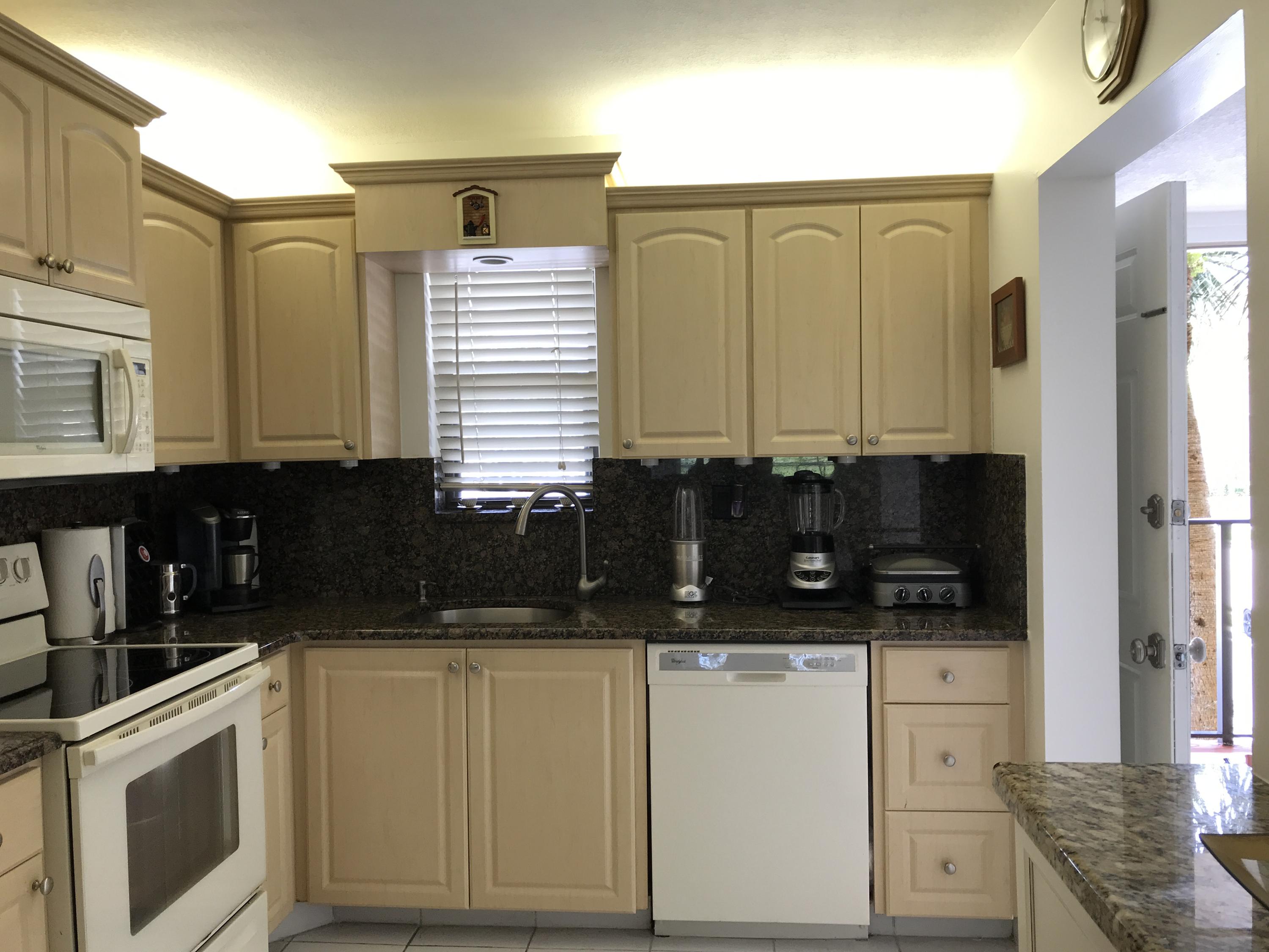 9440 Southwest 8th Street, Unit 203 Boca Raton, FL 33428 - Photo 4 of 22 IMG_0521