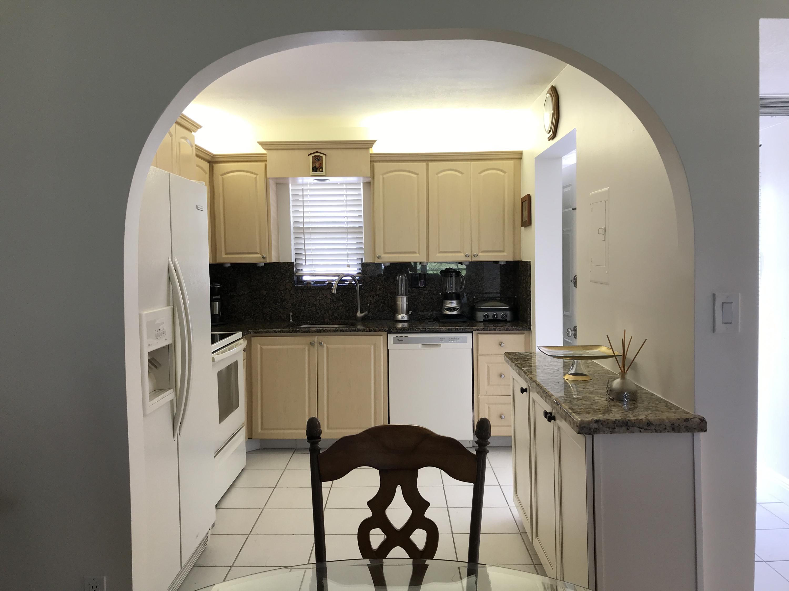 9440 Southwest 8th Street, Unit 203 Boca Raton, FL 33428 - Photo 5 of 22 IMG_0529