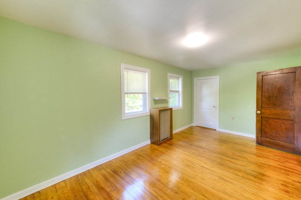 148 Whitmarsh Avenue Worcester, MA 01606 - Photo 17 of 34