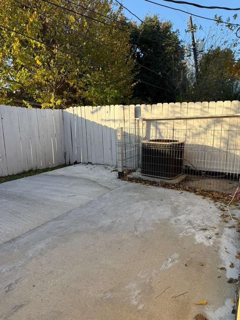 7318 Boone Road, Unit B Houston, TX 77072 - Photo 19 of 23 a view of a backyard