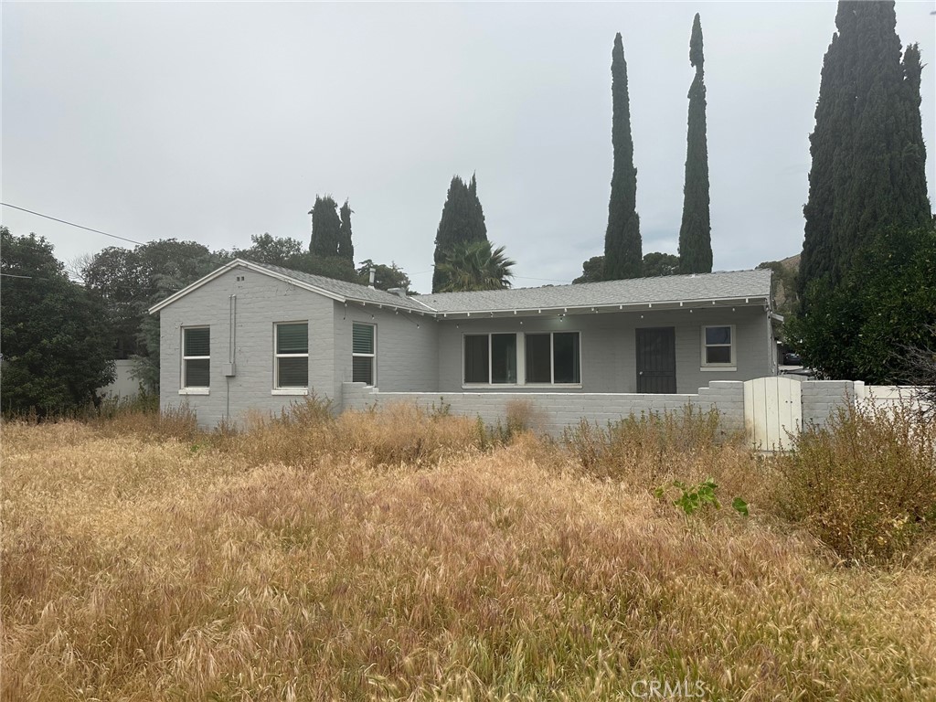 310 Santa Rita Place Banning, CA 92220 - Photo 27 of 27 a front view of a house with a garden