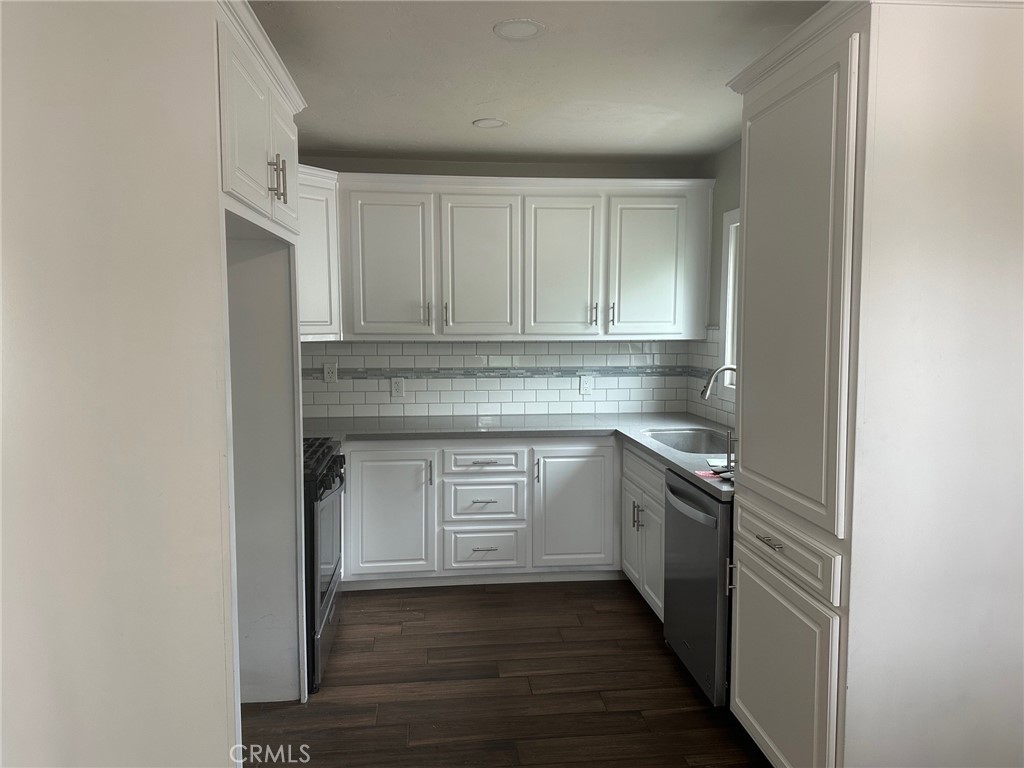 310 Santa Rita Place Banning, CA 92220 - Photo 9 of 27 a kitchen with granite countertop white cabinets and white appliances