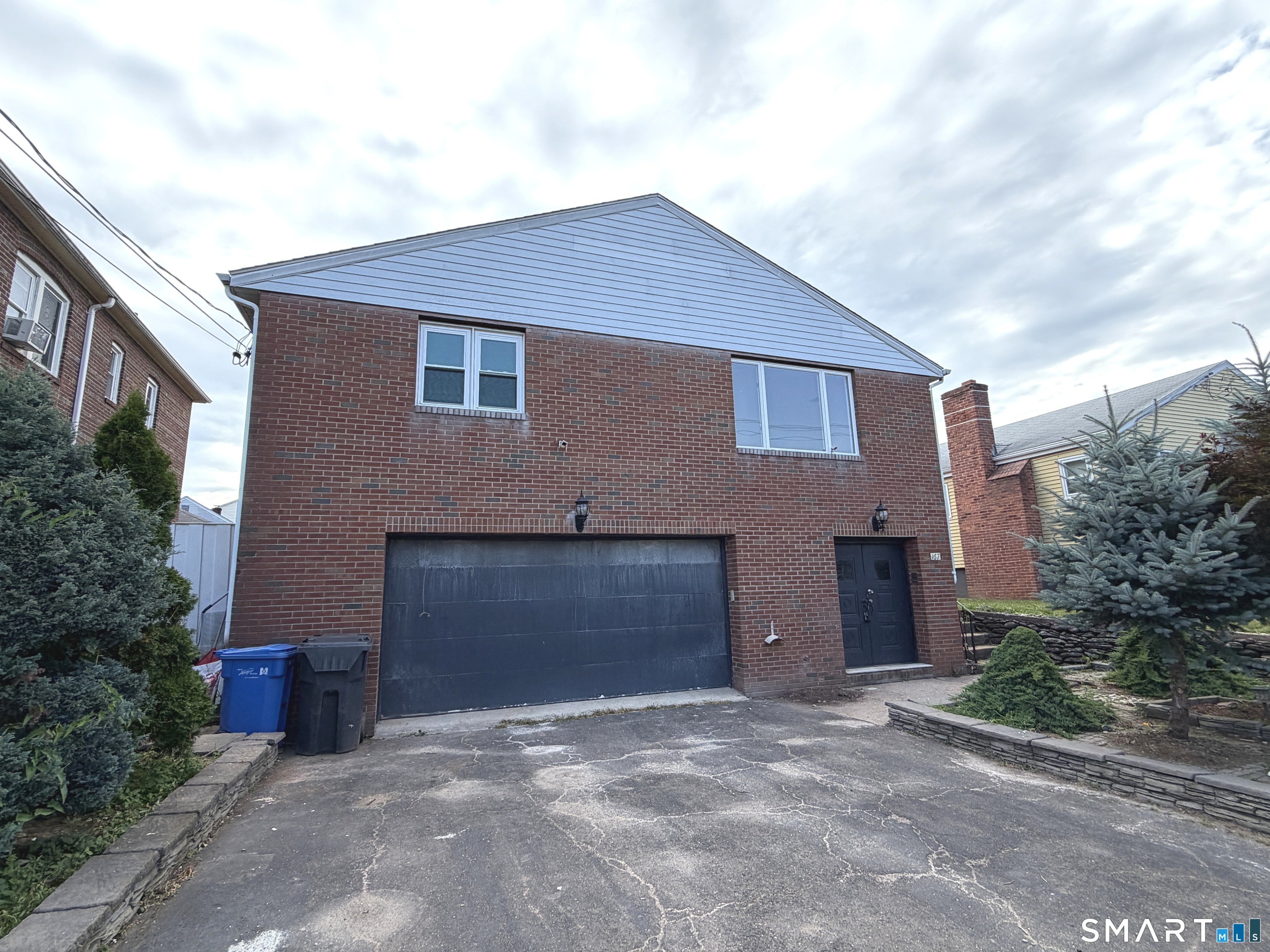 167 George Street Hartford, CT 06114 - Photo 3 of 33