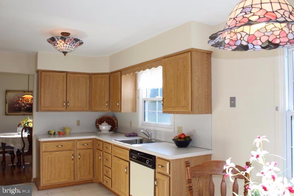 810 Blue Grass Road Lancaster, PA 17601 - Photo 9 of 26