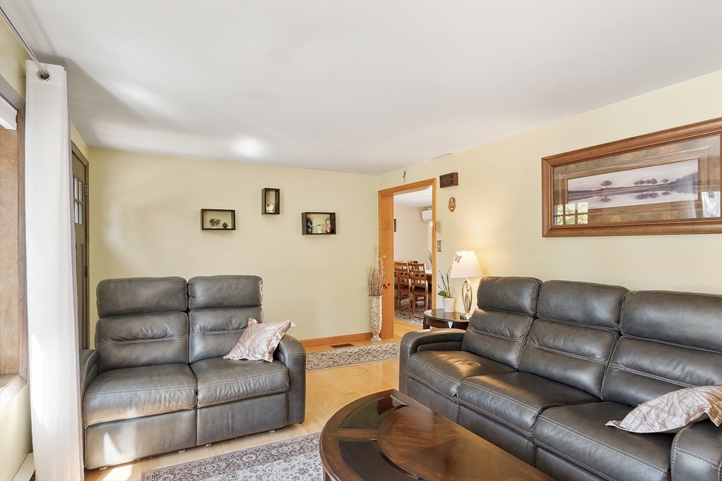 8 Pershing Street Worcester, MA 01606 - Photo 6 of 25
