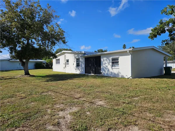 $1,800 | 745 Schumann Drive, Sebastian, FL 32958