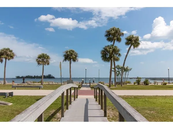 $1,800 | 745 Schumann Drive, Sebastian, FL 32958