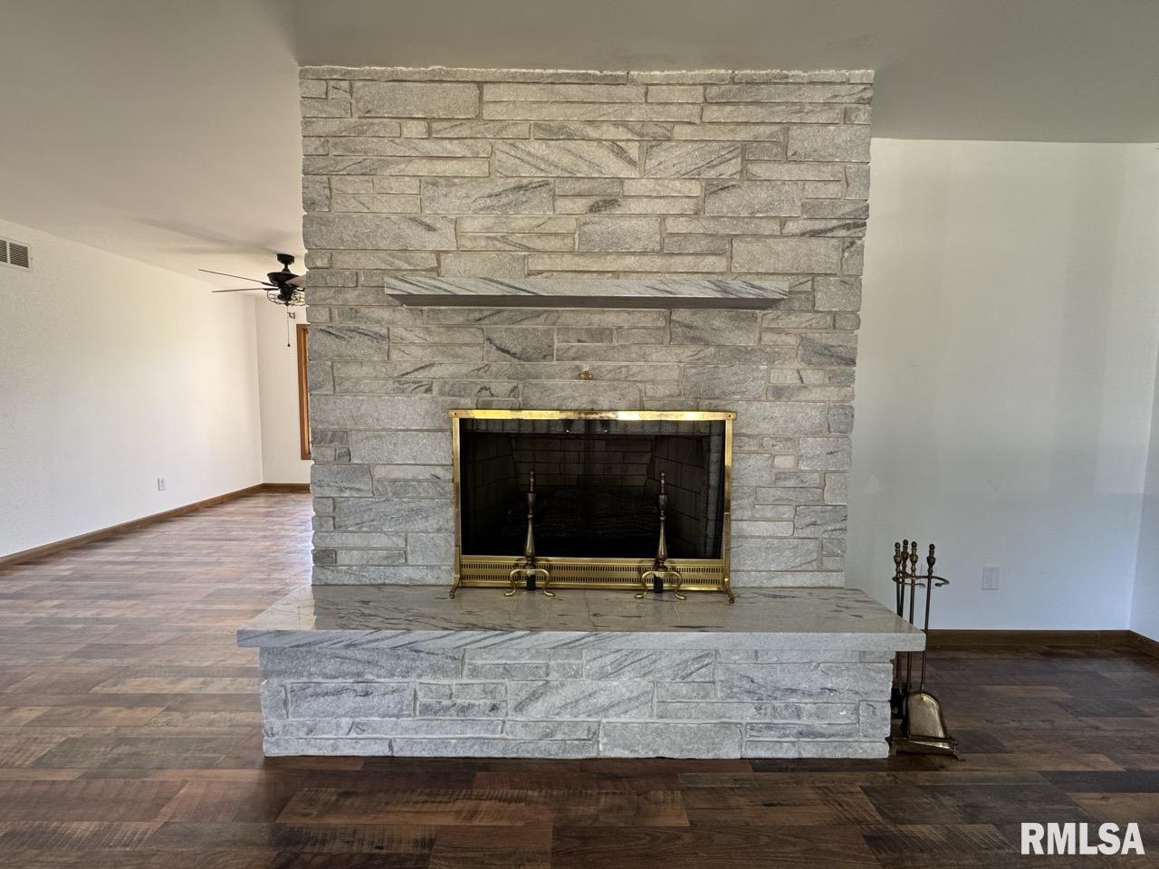 3816 Ridgewood Drive Davenport, IA 52807 - Photo 8 of 22