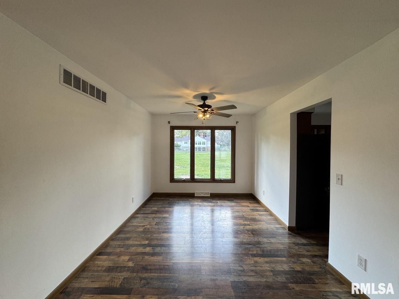 3816 Ridgewood Drive Davenport, IA 52807 - Photo 10 of 22