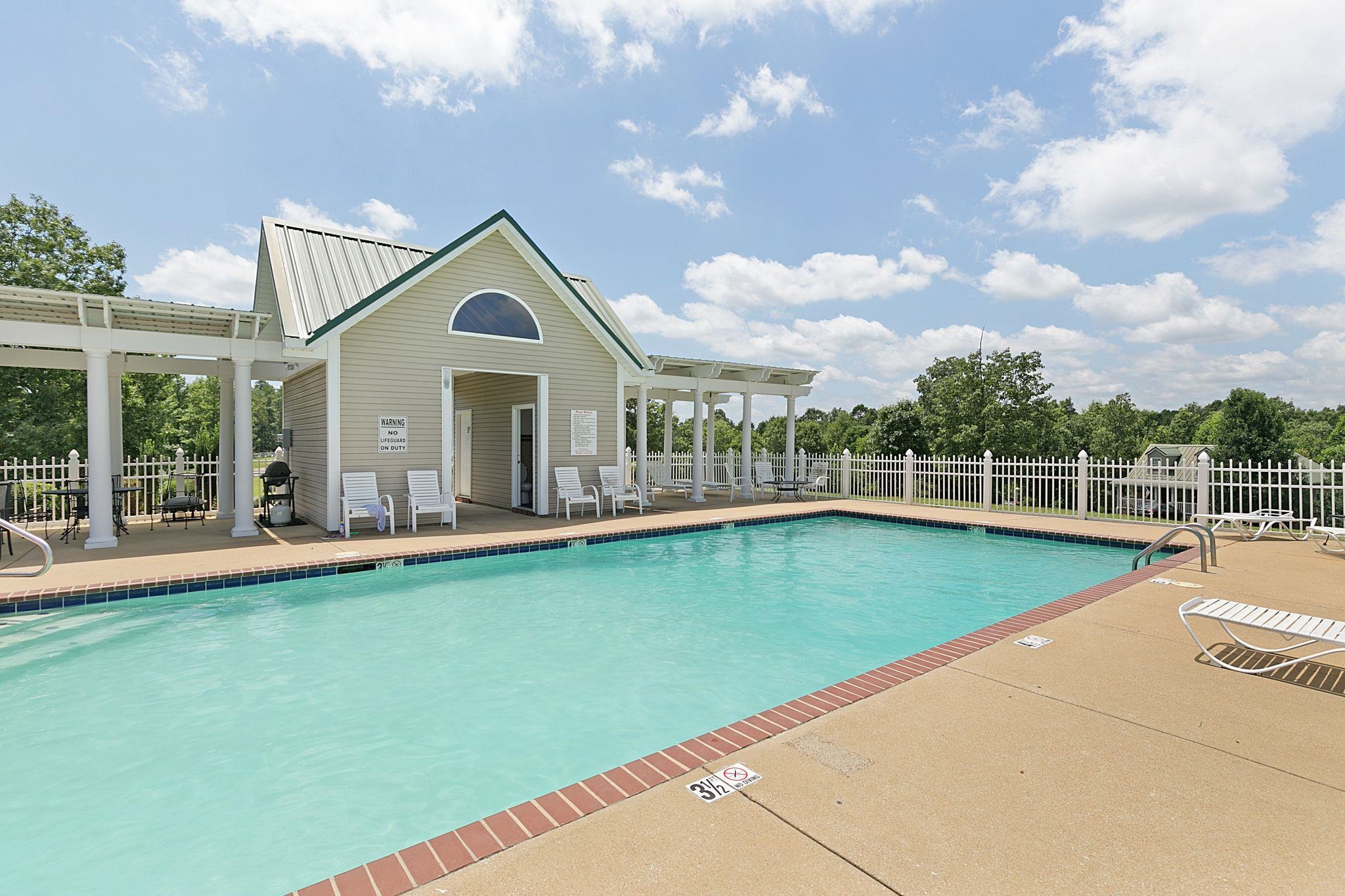 14 Cumberland Circle Iuka, MS 38852 - Photo 25 of 25 a view of a house with a swimming pool and a yard
