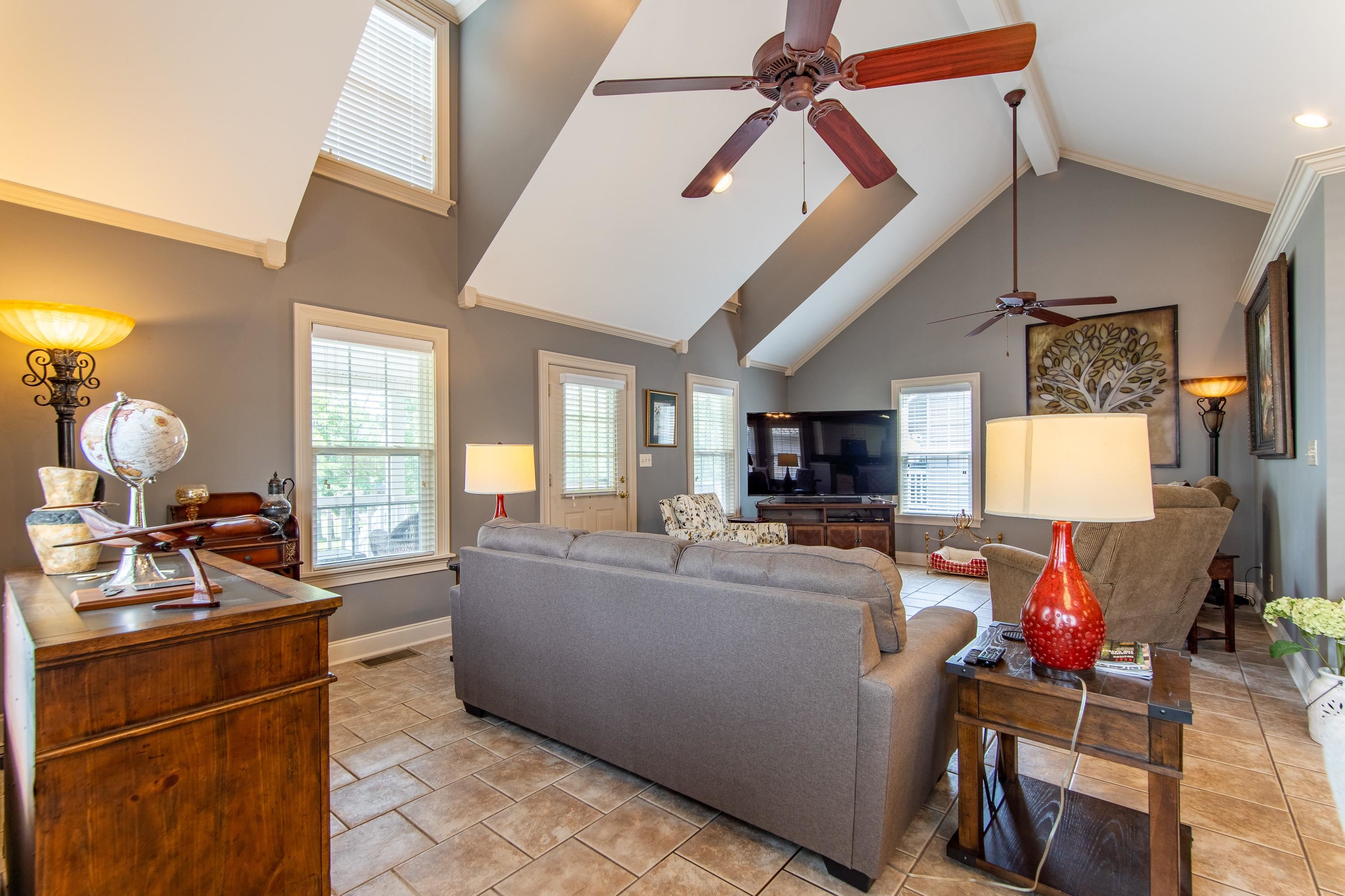14 Cumberland Circle Iuka, MS 38852 - Photo 4 of 25 a living room with furniture and a flat screen tv
