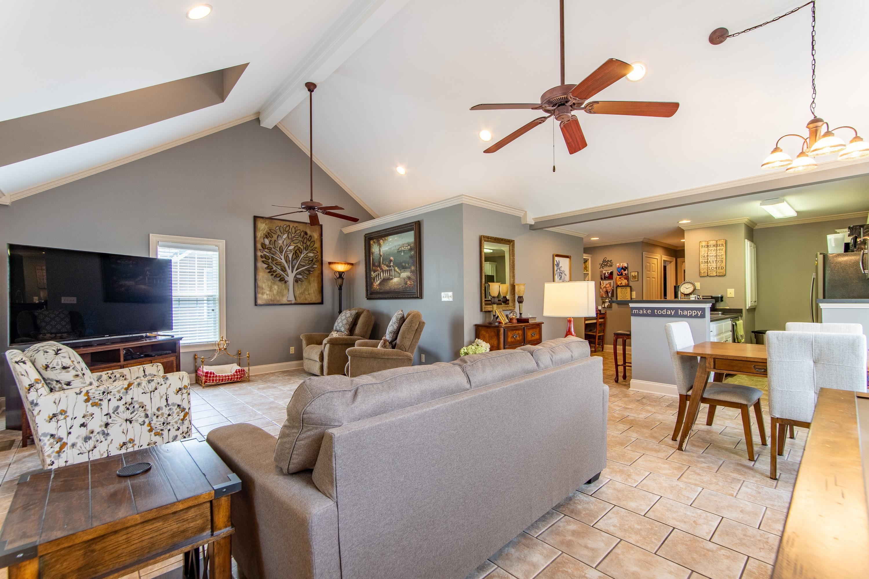 14 Cumberland Circle Iuka, MS 38852 - Photo 5 of 25 a living room with furniture and a flat screen tv