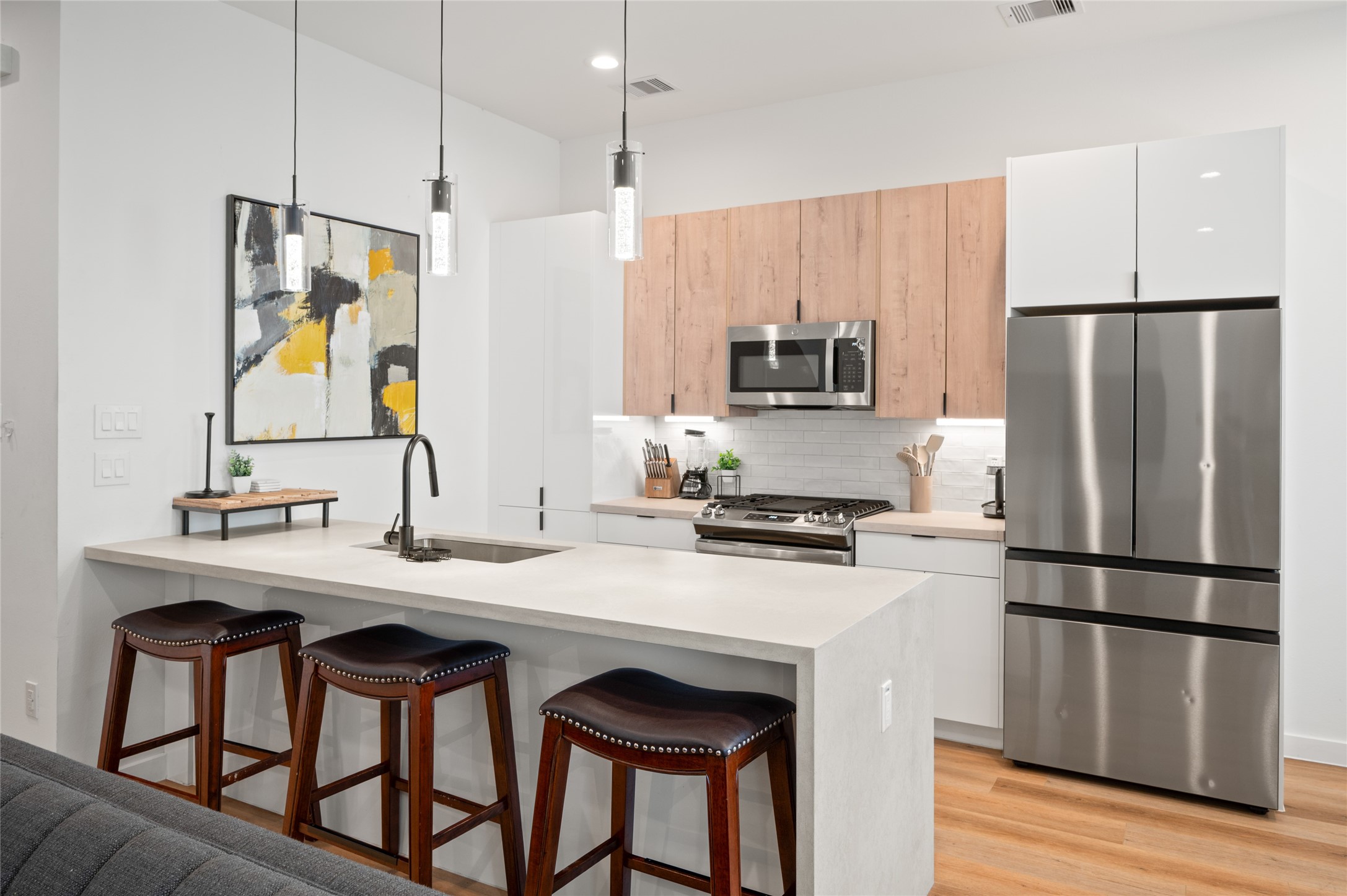 6742 Peerless Street, Unit B Houston, TX 77021 - Photo 12 of 30 a kitchen with stainless steel appliances a stove a sink refrigerator and a microwave