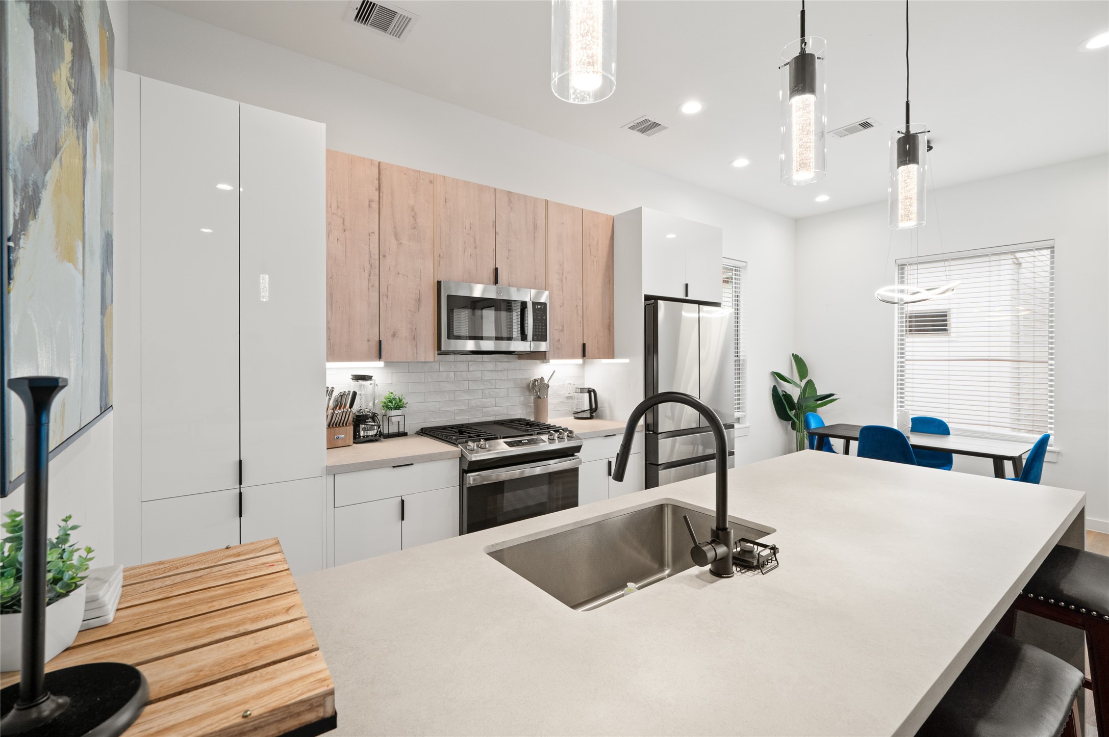 6742 Peerless Street, Unit B Houston, TX 77021 - Photo 15 of 30 a kitchen with kitchen island a sink appliances and cabinets