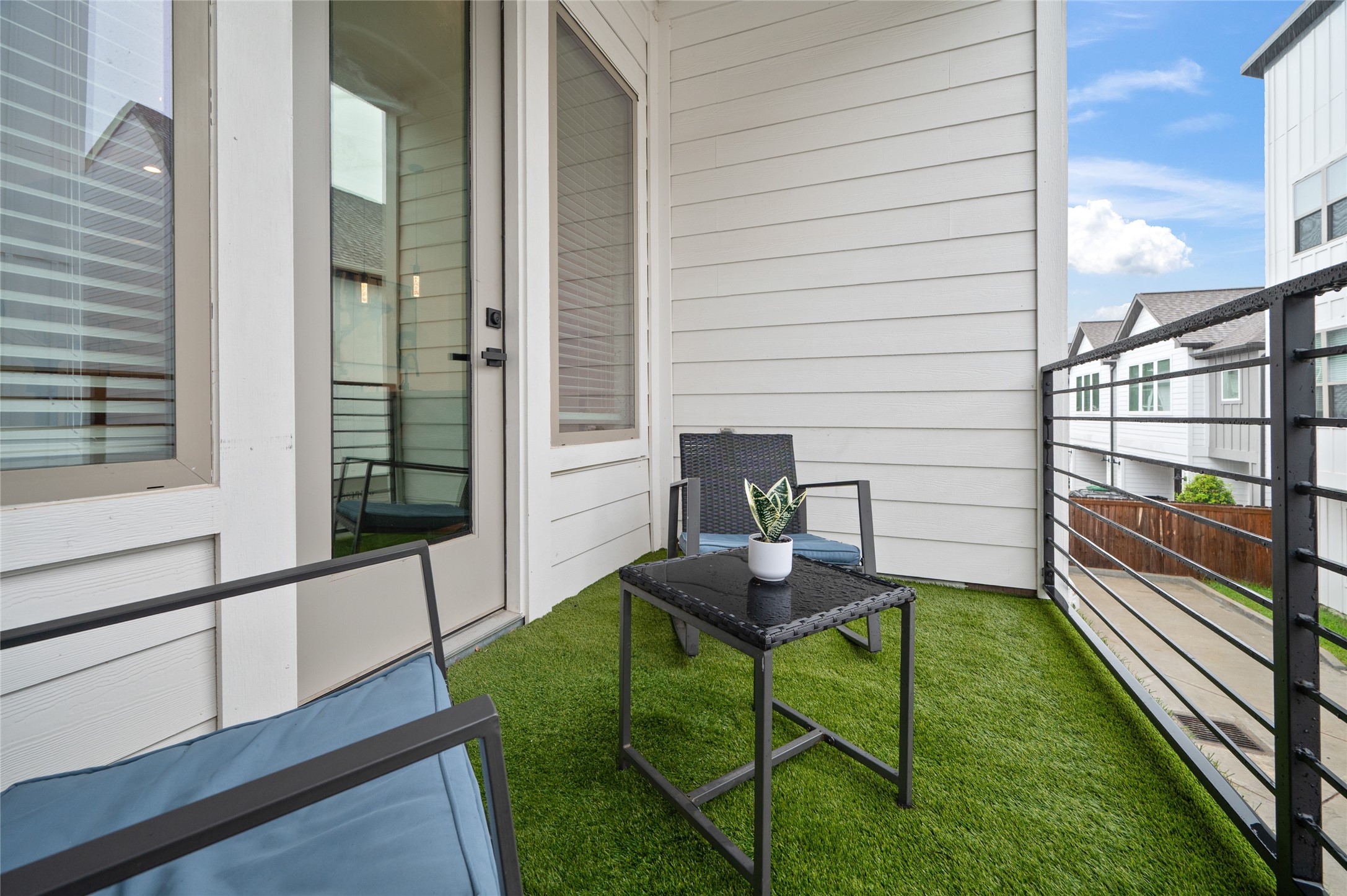 6742 Peerless Street, Unit B Houston, TX 77021 - Photo 19 of 30 a view of backyard from deck having patio