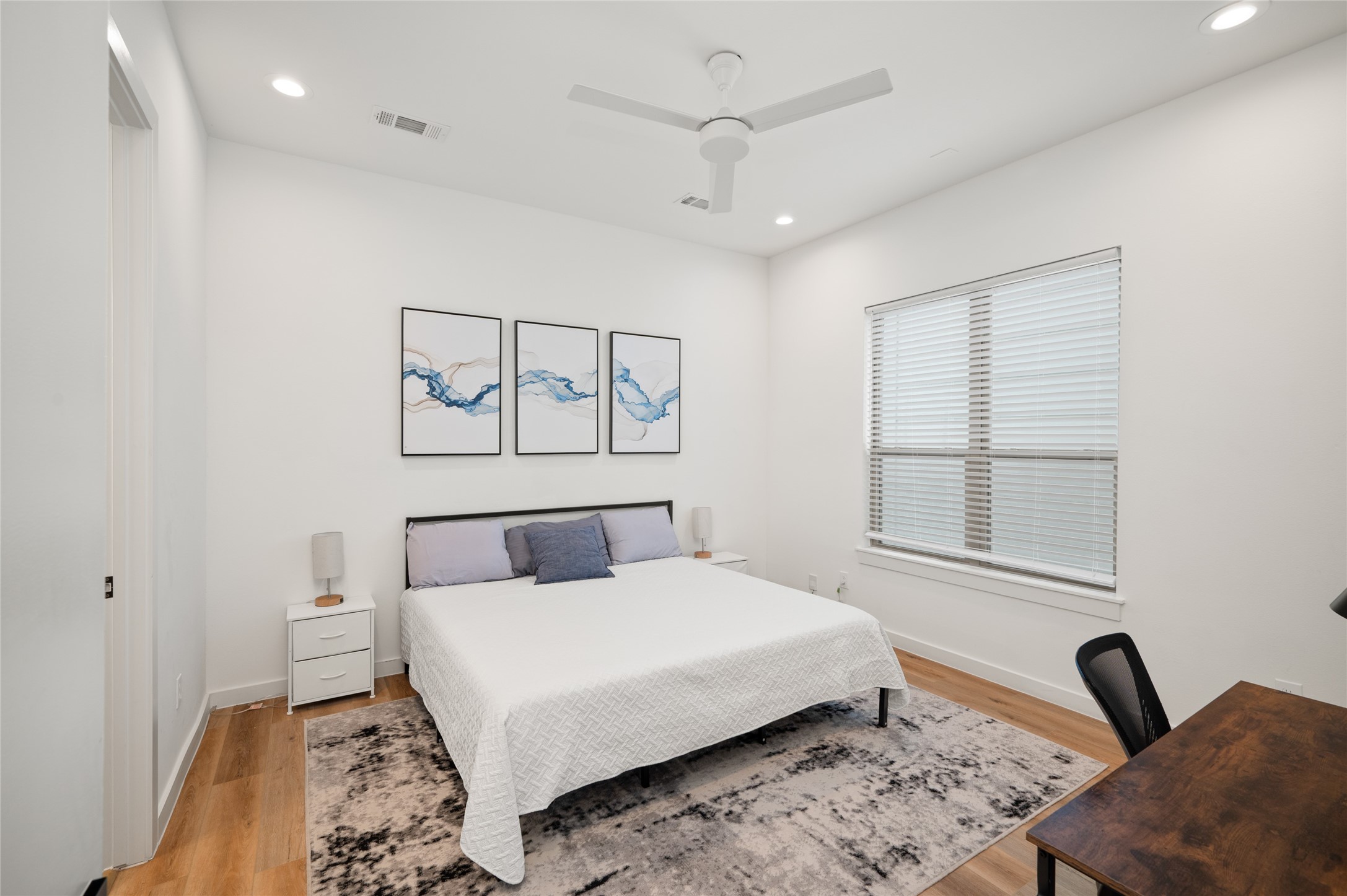 6742 Peerless Street, Unit B Houston, TX 77021 - Photo 20 of 30 a bedroom with a bed and a window