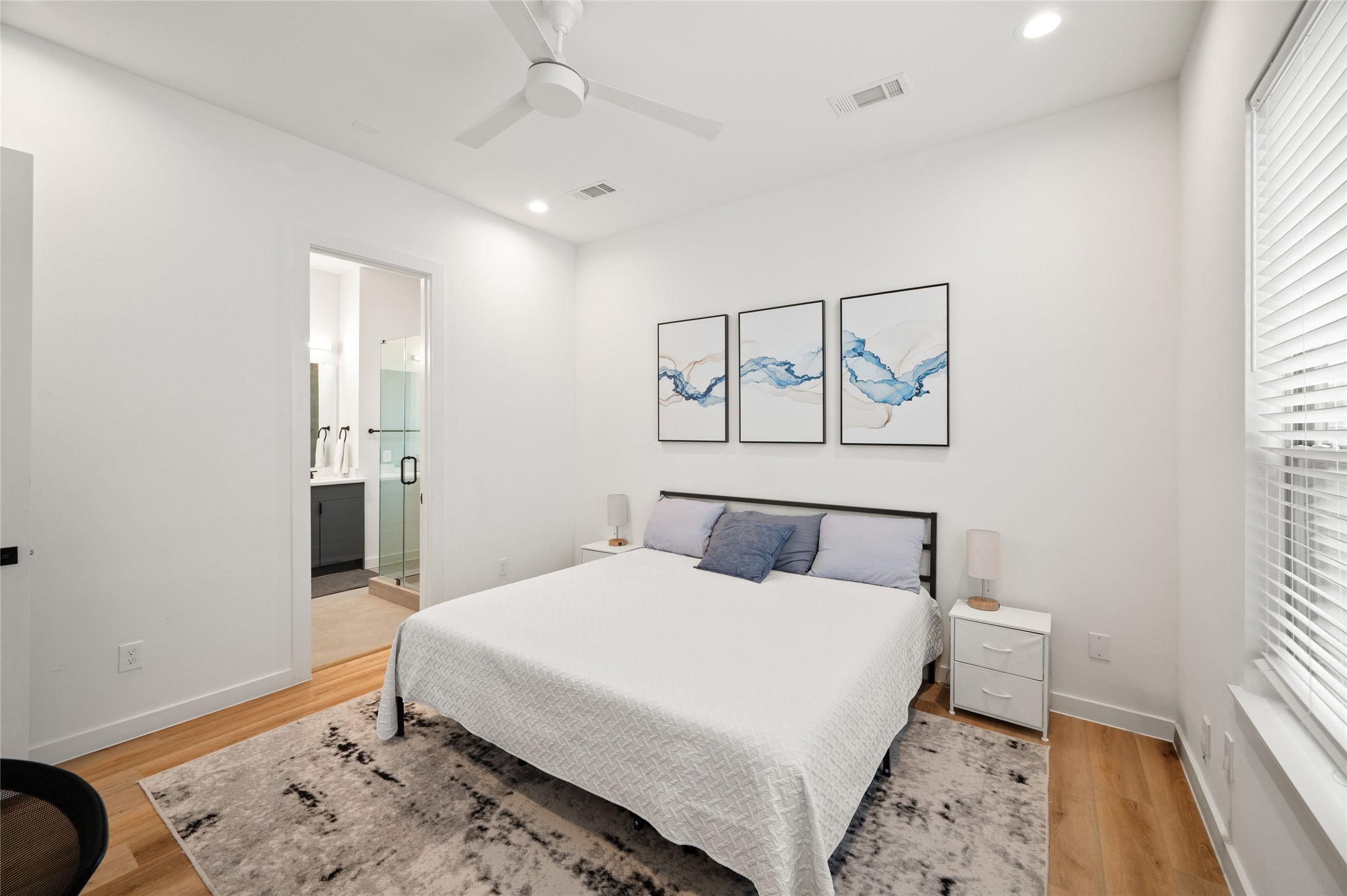 6742 Peerless Street, Unit B Houston, TX 77021 - Photo 21 of 30 a bedroom with a bed and a window