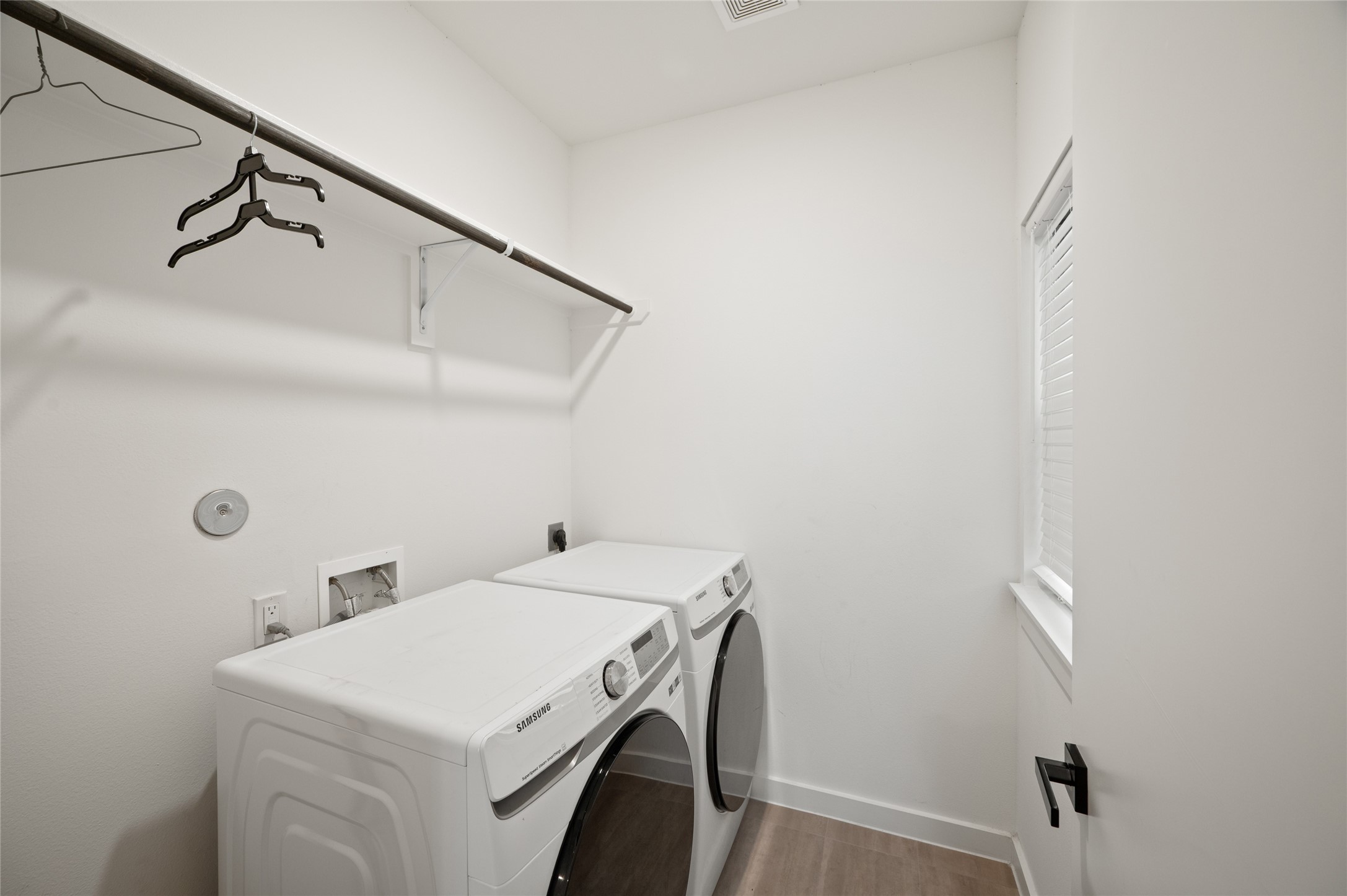 6742 Peerless Street, Unit B Houston, TX 77021 - Photo 6 of 30 a utility room with dryer and washer